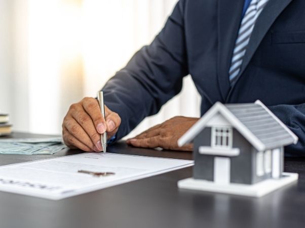 Real estate agent tracking buyers, sellers and listings in BaseCloud CRM